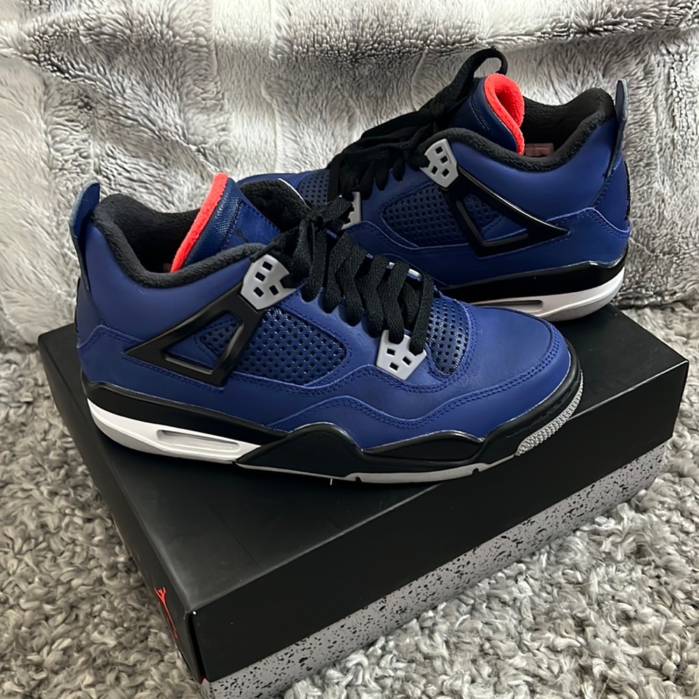 Air Jordan 4 retro winter BG. Size 6 youth. Lightly worn